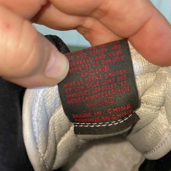 Nike Air Jordan 1 Retro High OG in “Light Smoke Grey” - Picture 4 of 11